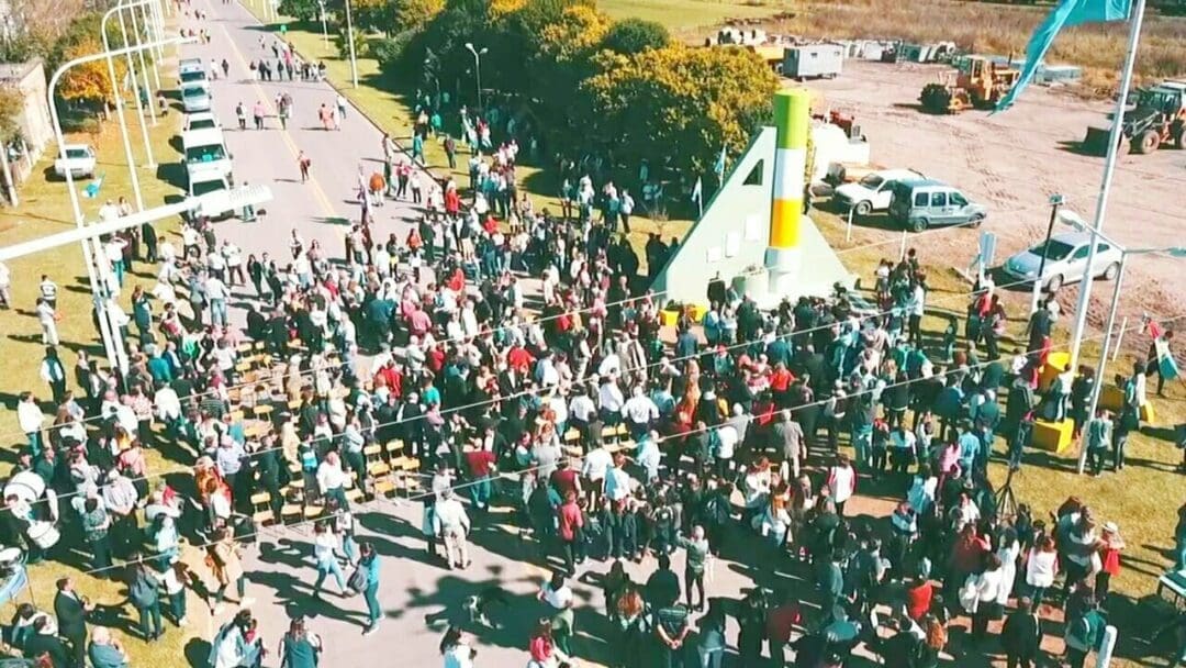 San Eduardo: El renacimiento de un pueblo a través del asfalto San Eduardo: El renacimiento de un pueblo a través del asfalto