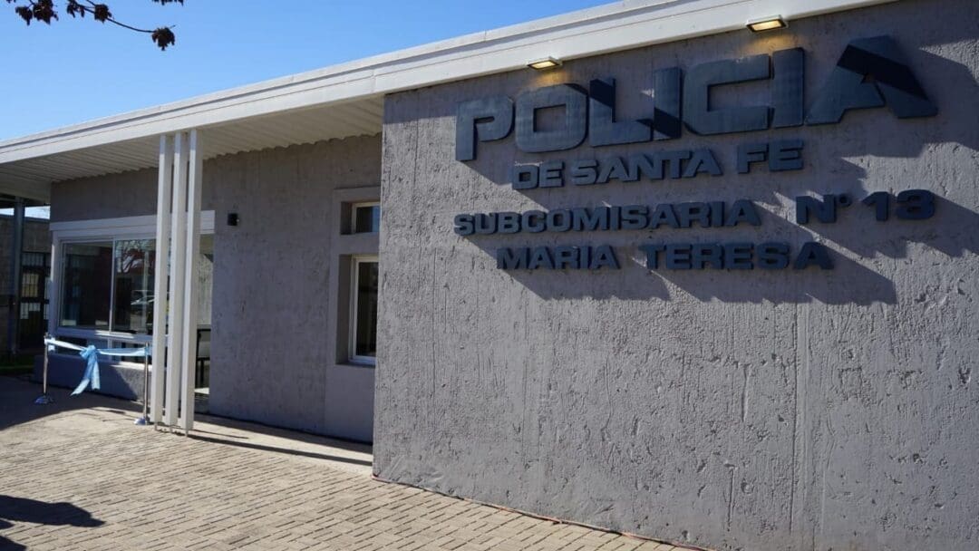 Otra obra provincial en María Teresa: Lifschitz y Enrico inauguraron la nueva comisaria Otra obra provincial en María Teresa: Lifschitz y Enrico inauguraron la nueva comisaria
