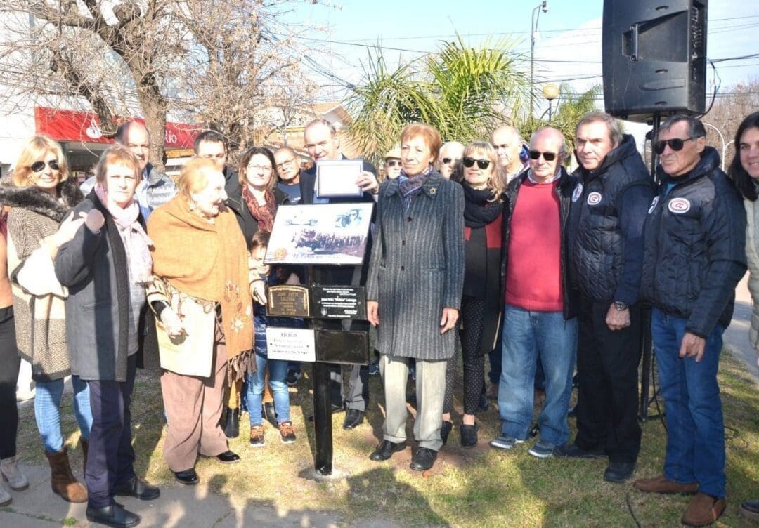 Villa Cañás: Homenaje a Juan Félix "Pichon" Luluaga