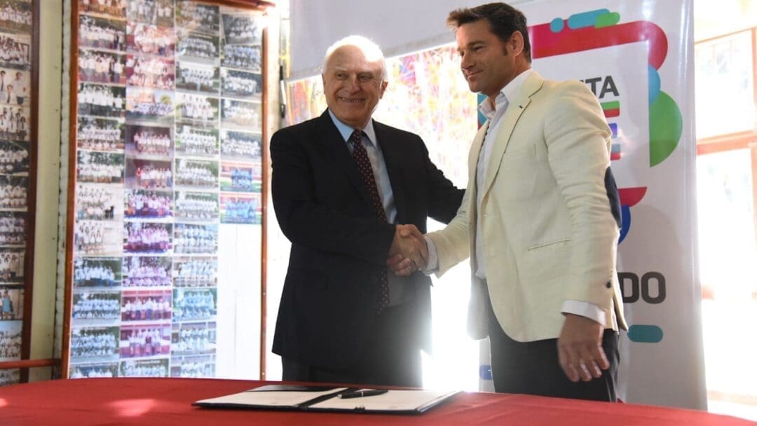 Lifschitz firmó convenios para obras de pavimentación en Rufino y Amenábar