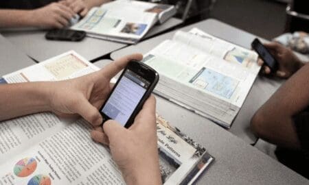 Becas Progresar: Ya se pueden tramitar los $ 300 de abono gratis para el celular