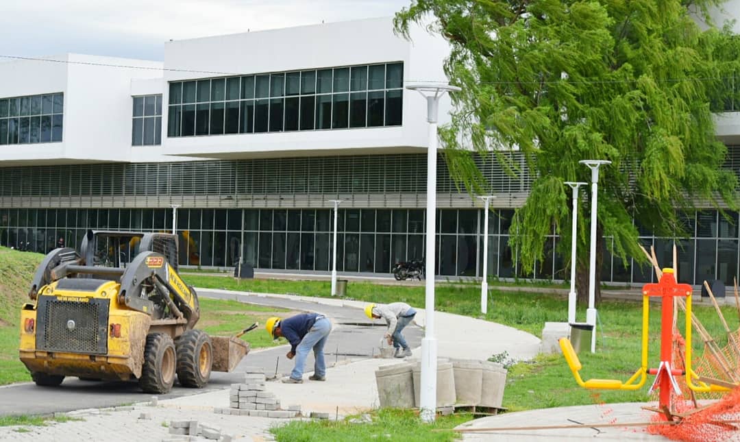 Venado Tuerto: El senador Enrico recorrió las obras de puesta en valor del Parque Municipal