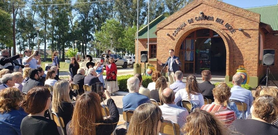 Histórico para el pueblo: tras 24 años sin recibir a un gobernador Lisfchitz visitó Cañada del Ucle Histórico para el pueblo: tras 24 años sin recibir a un gobernador Lisfchitz visitó Cañada del Ucle