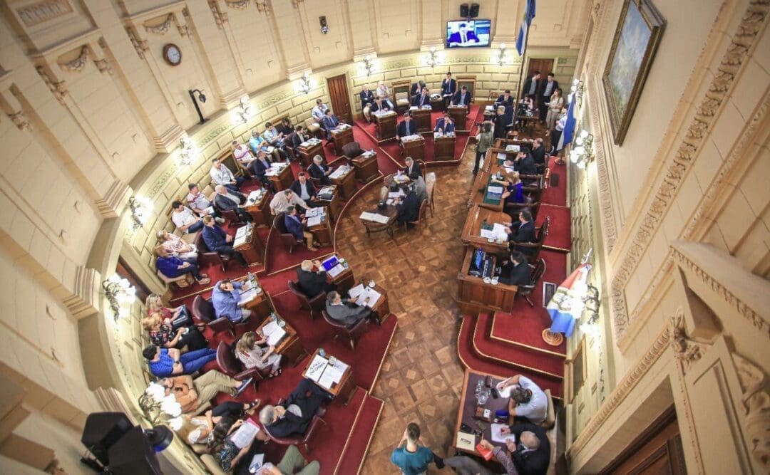 Senadores de Santa Fe congelaron sus sueldos