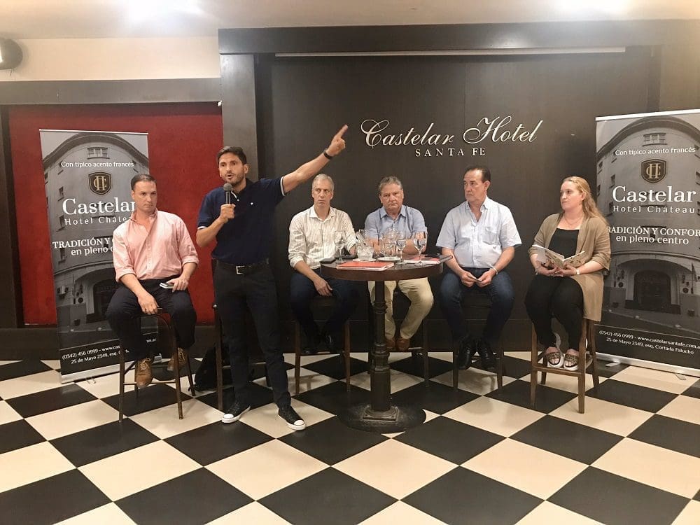 Los radicales santafesinos no quieren darle superpoderes a Omar Perotti