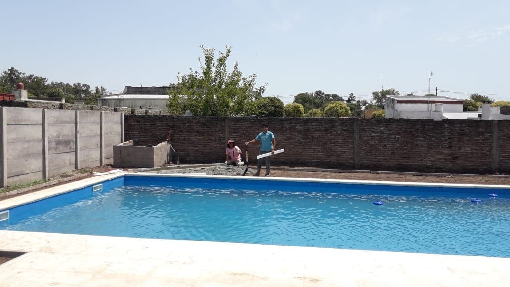 El senador Enrico y la comuna de Miguel Torres más cerca de cumplir el sueño de la pileta pública