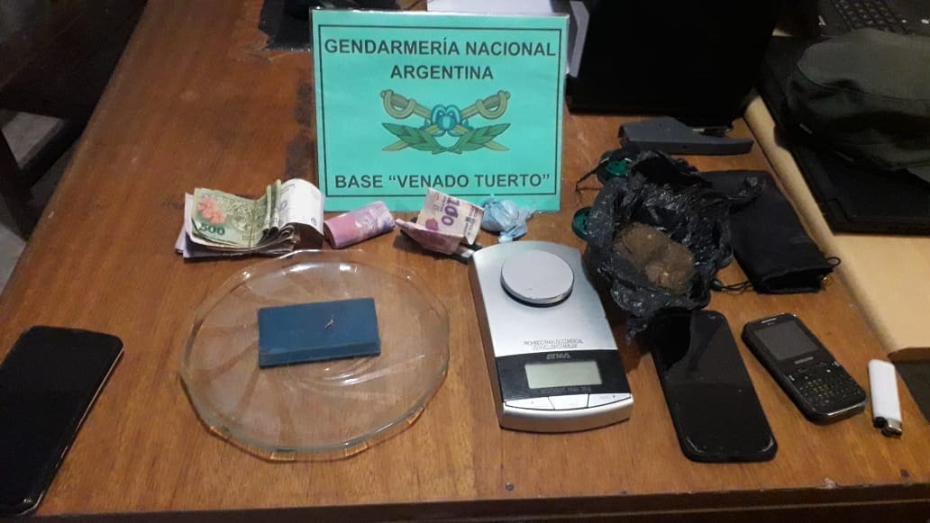 Gendarmeria detiene a dos sujetos de Santa Isabel que llevaban droga