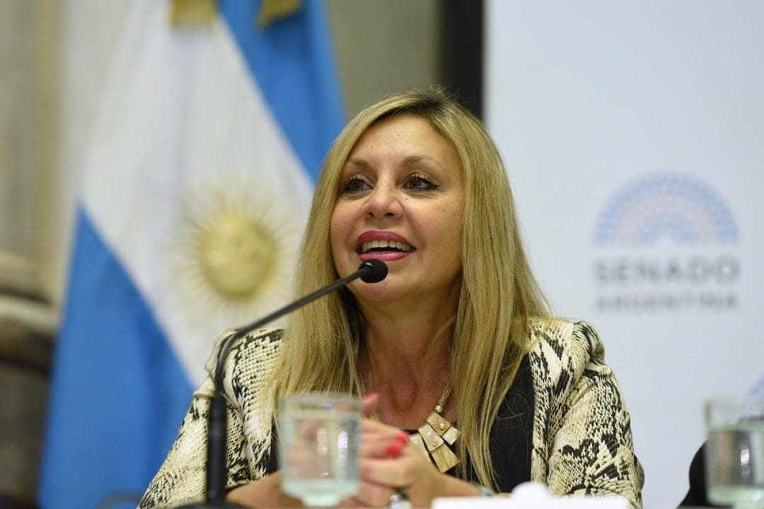 Presentan un proyecto de una plataforma digital de compraventa estatal y gratuita