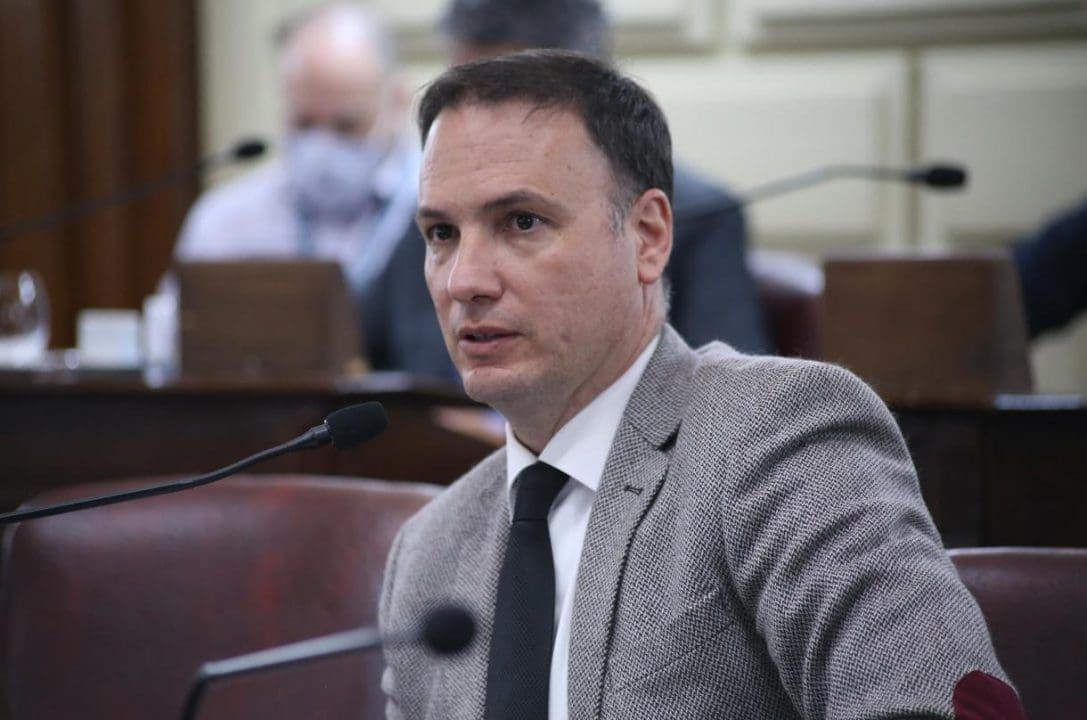 Enrico plantea sanciones a jueces y fiscales por beneficiar a delicuentes con prisiones domiciliarias