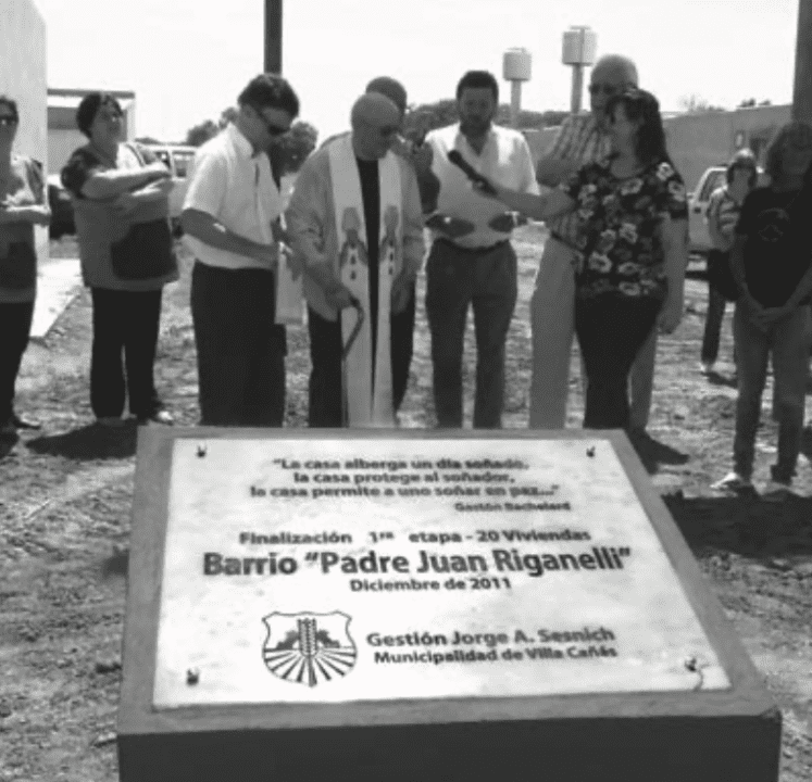 En el recuerdo, un homenaje: "Nuevo Barrio Padre Juan Riganelli"