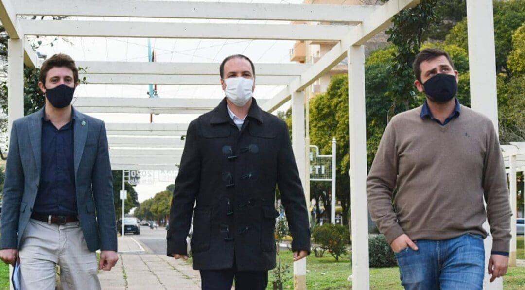 Teodelina: Enrico y Poleri firmaron convenio para comenzar con la instalación de luces LED en la Plaza Ituzaingo