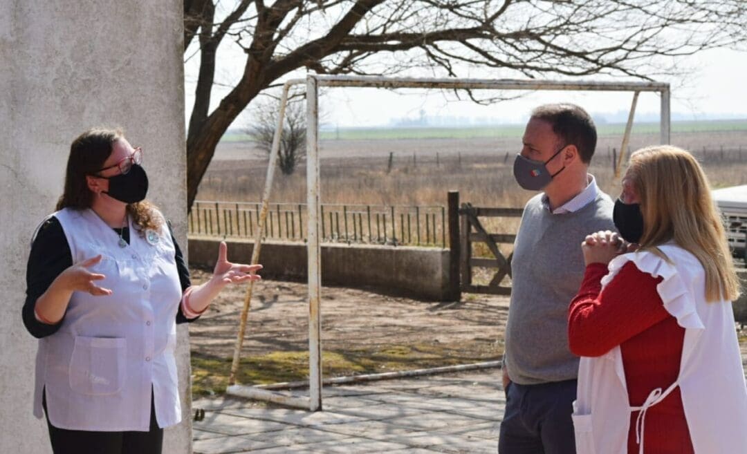 San Gregorio: El senador Enrico colabora en la recuperación de una Escuela Rural desvalijada en un robo