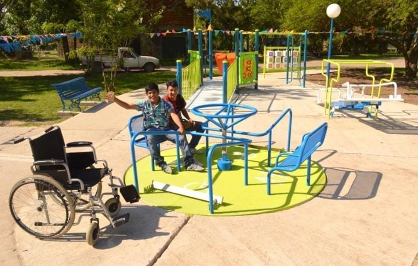 Bellatti impulsa programa de equipamiento urbano accesible y juegos adaptados en plazas, parques y paseos