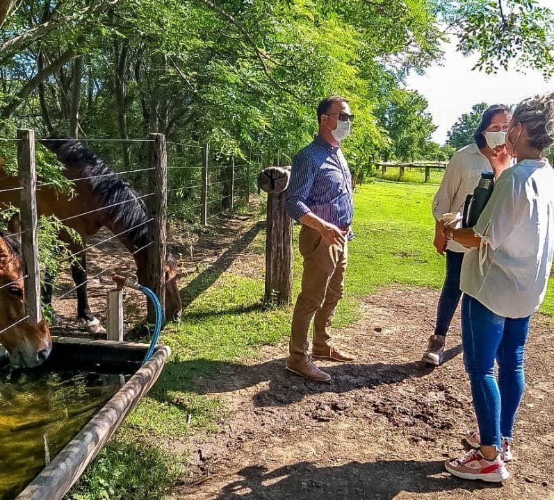 María Teresa: Enrico continúa acompañando a la Asociación "Caballos del Viento"