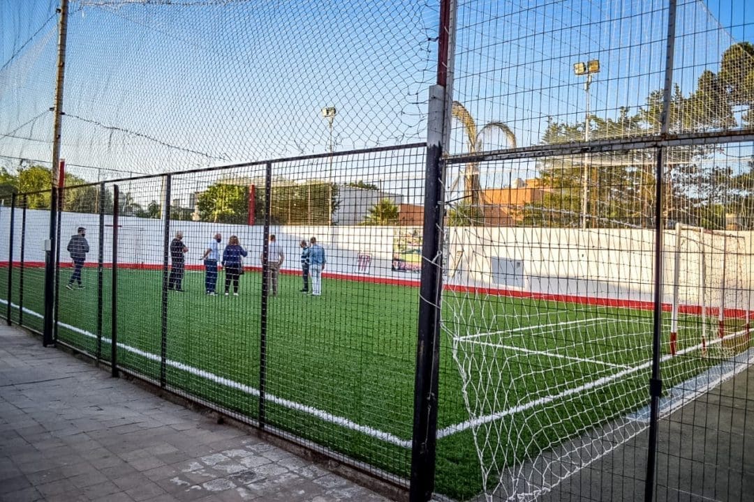 Rufino: El senador Enrico y dirigentes inauguraron la nueva cancha de fútbol 5 del Club Sportivo Ben Hur