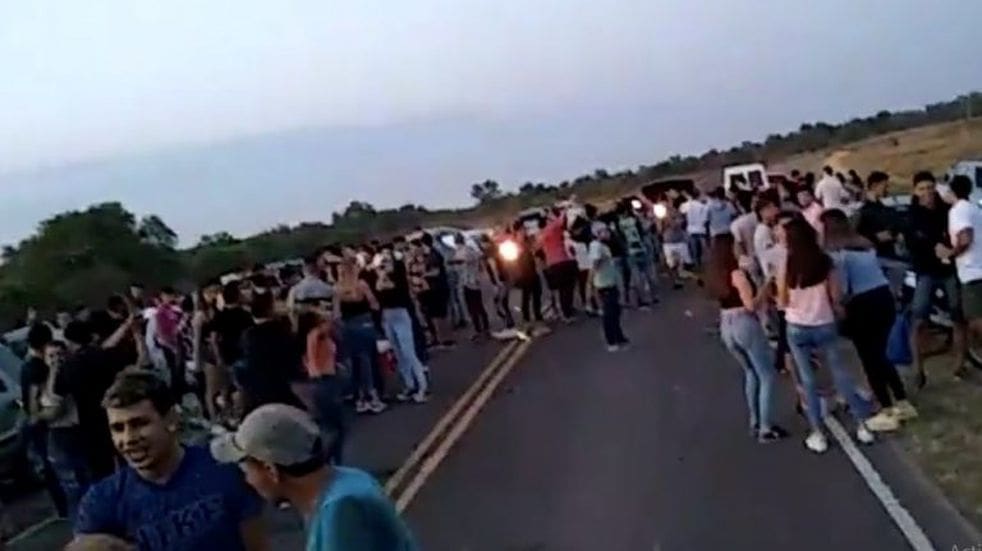El senador Enrico solicitó al gobernador autorizar espacios controlados para evitar fiestas clandestinas El senador Enrico solicitó al gobernador autorizar espacios controlados para evitar fiestas clandestinas