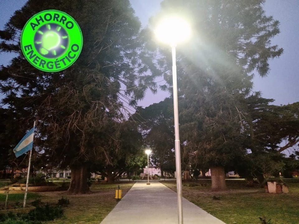 Cafferata: El senador Enrico y la Comuna finalizaron la instalación de luces LED en la Plaza Gálvez