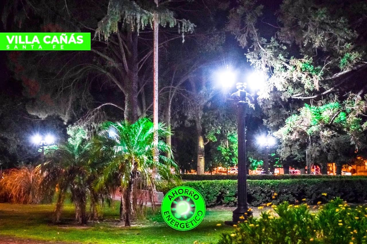 Villa Cañás: Finalizó la instalación de nuevas luces LED en la Plaza 9 de Julio