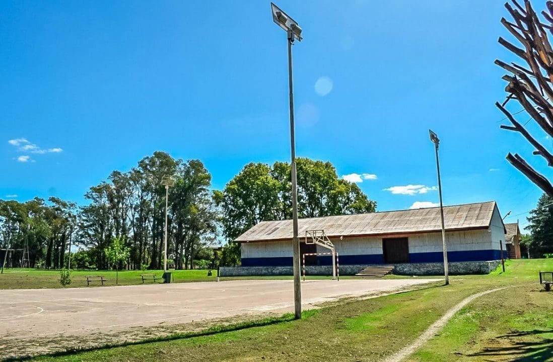 Carreras: Enrico avanza con el proyecto para la construcción de sanitarios y vestuarios en el predio deportivo