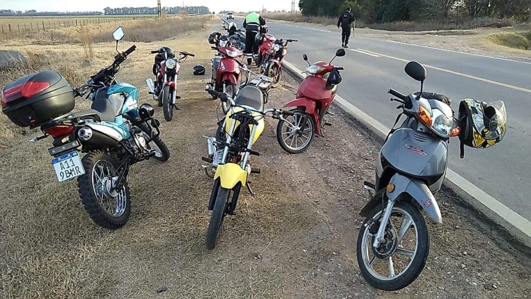 Venado Tuerto: En un operativo municipio y policía secuestraron motos utilizadas para correr picadas en el camino a San Eduardo