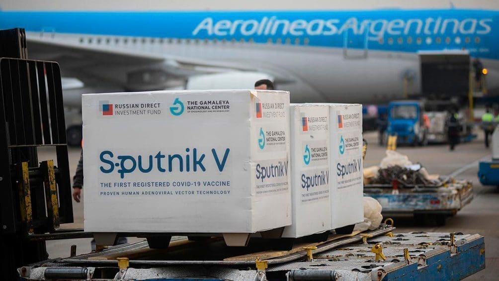 Llegaron al país otras 550 mil vacunas Sputnik V del segundo componente