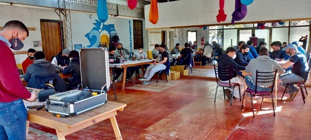 Lisandro Enrico: Comenzaron las clases presenciales de los cursos de electricidad del automóvil