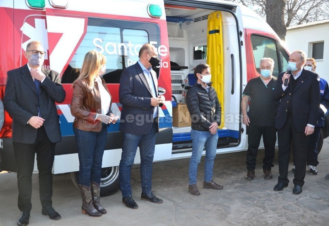 Villa Cañás: Gizzi participó del acto de entrega de una ambulancia al hospital