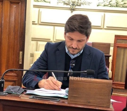 Ambulancias: Pullaro quiere saber si hubo irregularidades en la compra