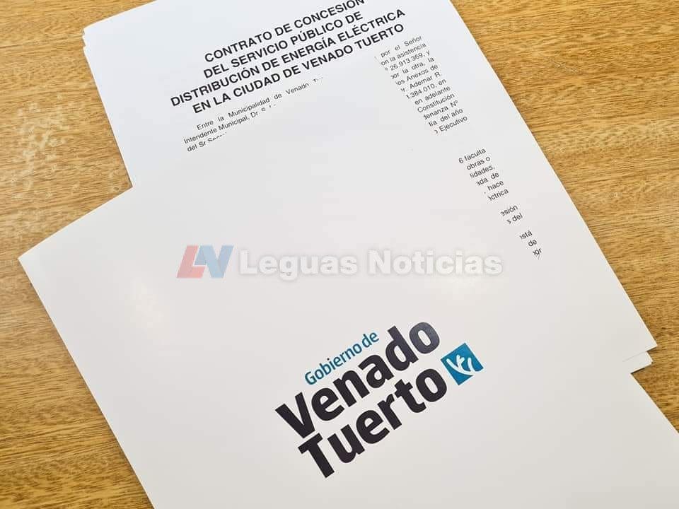 Venado Tuerto: Chiarella firmó el contrato de concesión entre el Municipio y la Cooperativa Eléctrica Venado Tuerto: Chiarella firmó el contrato de concesión entre el Municipio y la Cooperativa Eléctrica