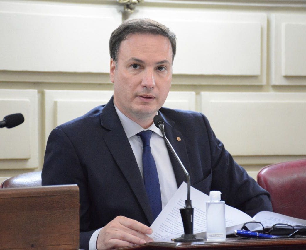 Lisandro Enrico: "Los millones que tiene la provincia en plazo fijo son la contracara de la situación de precariedad de los hospitales de los pueblos"
