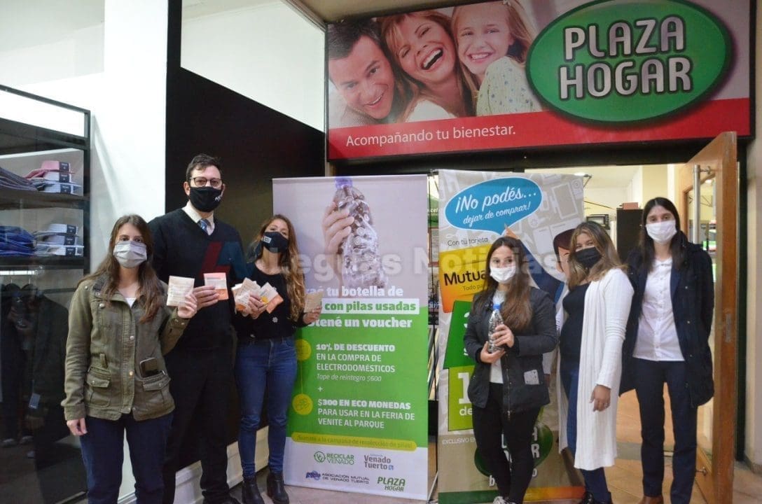 Venado Tuerto: Plaza Hogar se suma a la campaña de recolección de pilas de "Reciclar Venado" ofreciendo un voucher de descuento y ecomonedas Venado Tuerto: Plaza Hogar se suma a la campaña de recolección de pilas de "Reciclar Venado" ofreciendo un voucher de descuento y ecomonedas