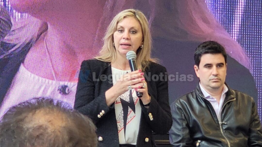 Sacnun con vecinos del Barrio El Pozo de Santa Fe y en un encuentro de mutuales y cooperativas
