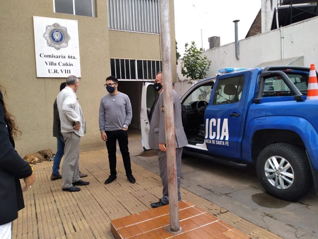 Villa Cañás: La provincia entregó una camioneta 0 Km a la Comisaría Sexta Villa Cañás: La provincia entregó una camioneta 0 Km a la Comisaría Sexta