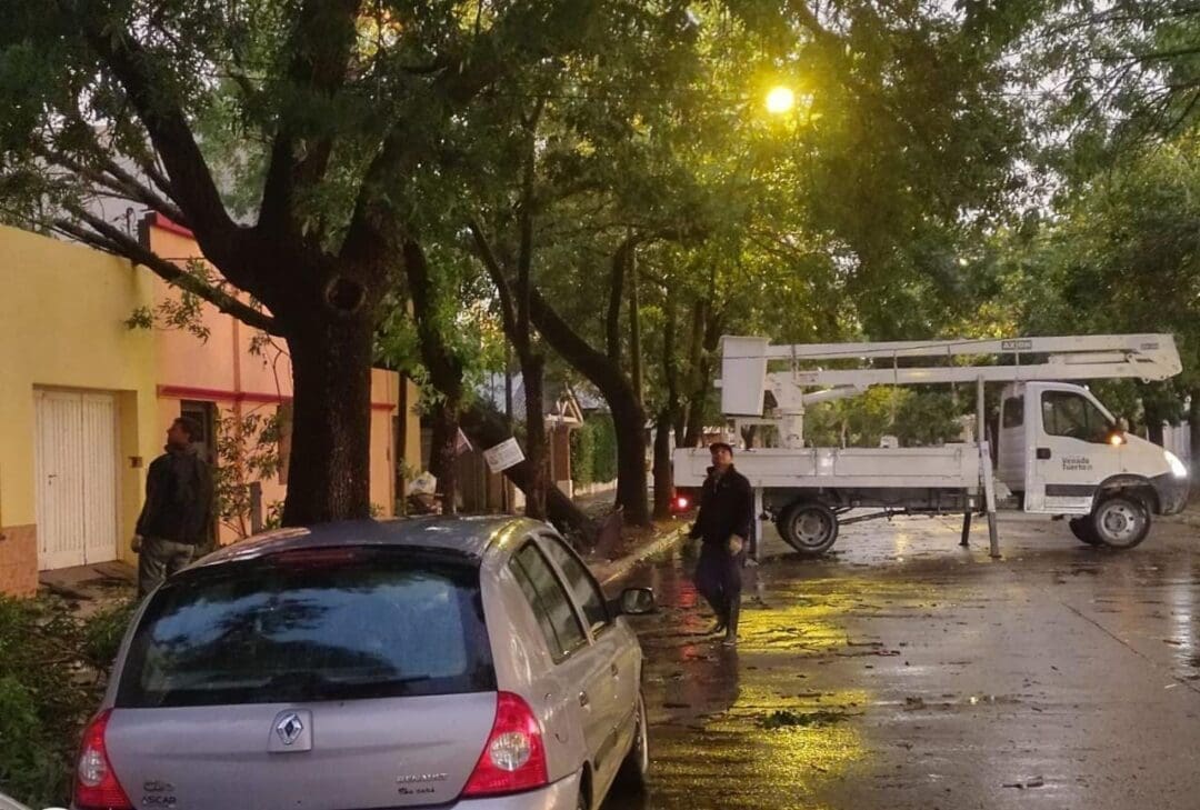 Venado Tuerto: Las cuadrillas del gobierno municipal sigue trabajando en los barrios tras la fuerte tormenta