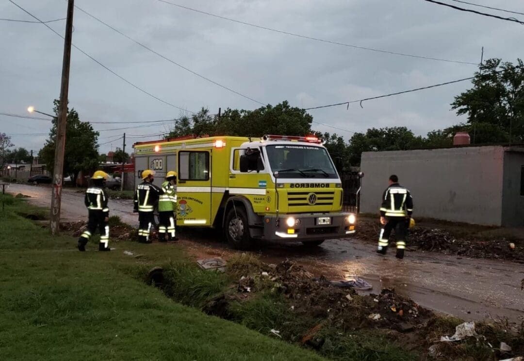 Venado Tuerto: Las cuadrillas del gobierno municipal sigue trabajando en los barrios tras la fuerte tormenta