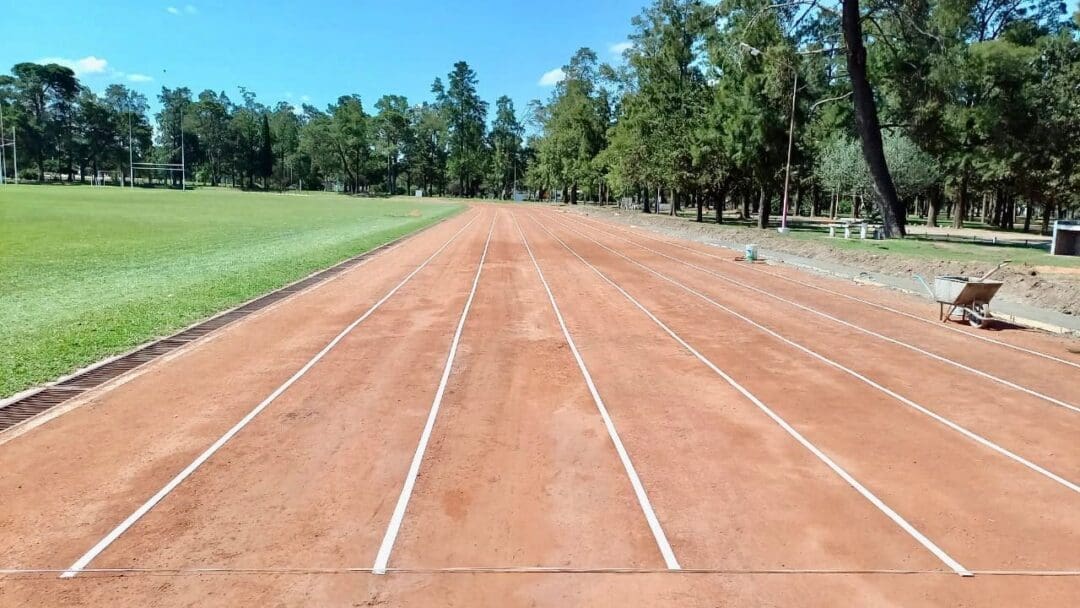 Parque Municipal de Rufino: Pista de Atletismo terminada y cada vez más cerca de la inauguración Parque Municipal de Rufino: Pista de Atletismo terminada y cada vez más cerca de la inauguración