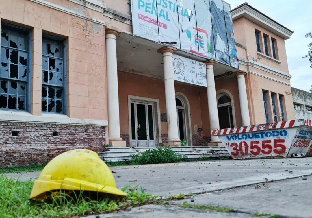 Lisandro Enrico: "Escuchamos a vecinos que padecen el abandono provincial hacia el viejo hospital de Venado Tuerto"