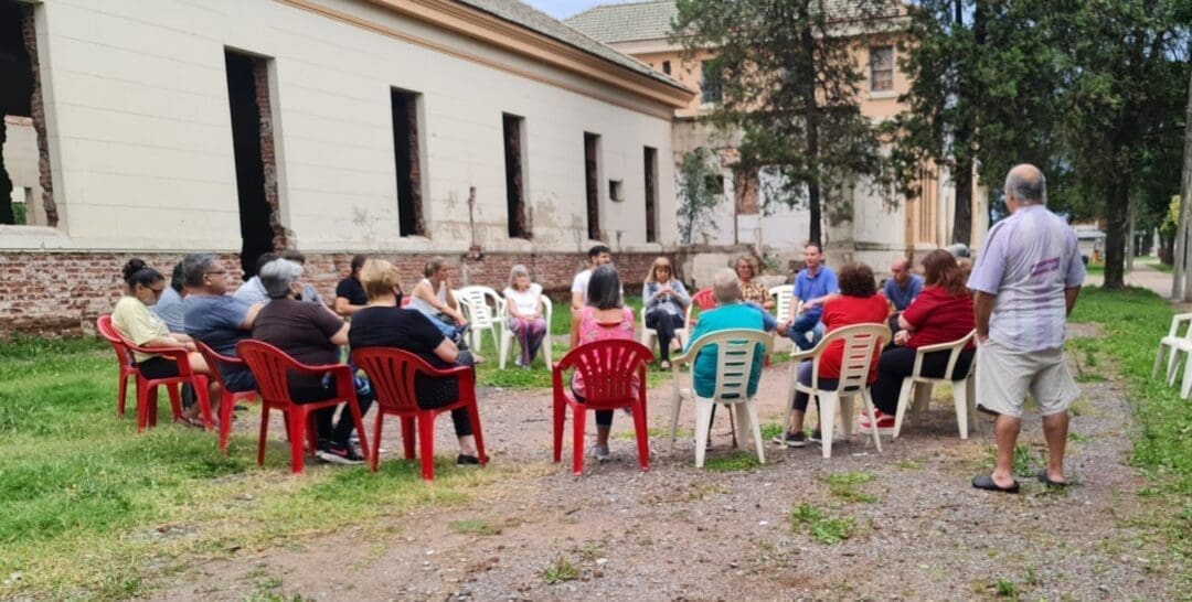 Lisandro Enrico: "Escuchamos a vecinos que padecen el abandono provincial hacia el viejo hospital de Venado Tuerto" Lisandro Enrico: "Escuchamos a vecinos que padecen el abandono provincial hacia el viejo hospital de Venado Tuerto"
