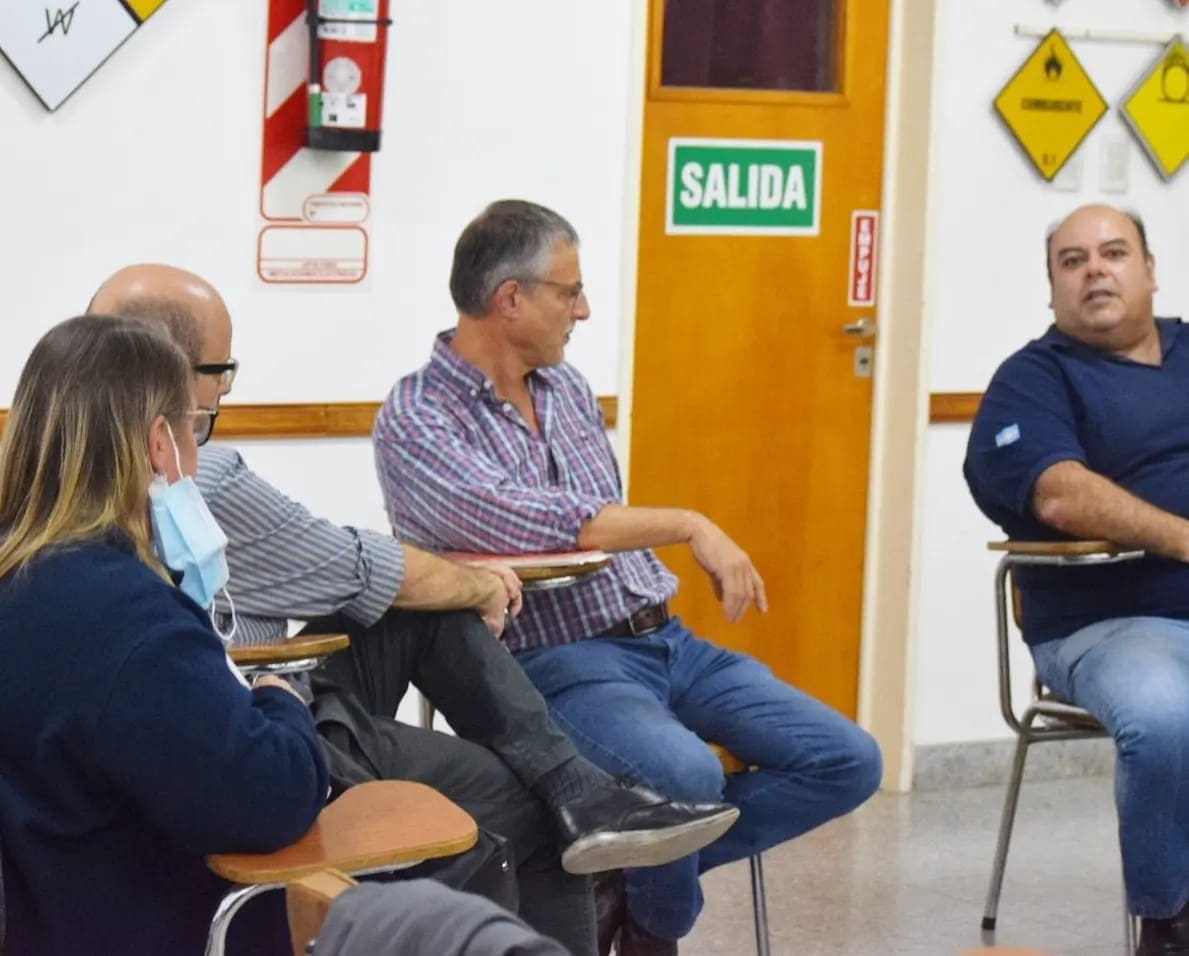 El senador Enrico continúa trabajando junto a los Bomberos Voluntarios del sur provincial El senador Enrico continúa trabajando junto a los Bomberos Voluntarios del sur provincial