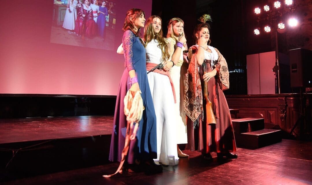 "Insolentes", la puesta en escena de María Teresa recorre con gran éxito los escenarios de la región
