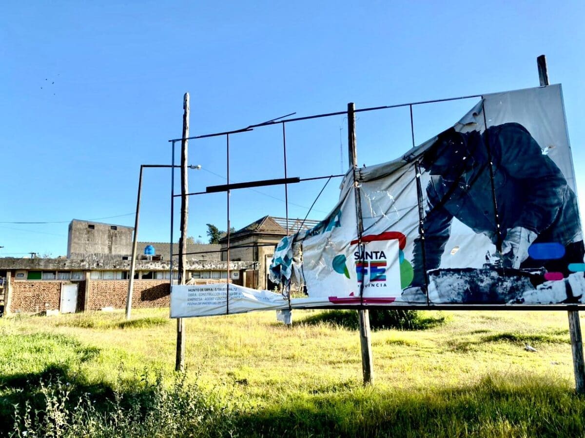 Venado Tuerto: Con firma de los vecinos el senador Enrico volvió a reclamar por la obra abandonada del Viejo Hospital