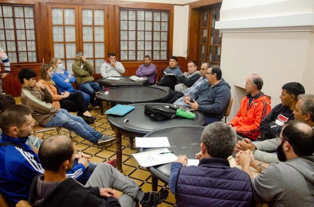 Silvia Ciancio y Georgina Orciani se reunieron con representantes del fútbol infantil en el sur santafesino Silvia Ciancio y Georgina Orciani se reunieron con representantes del fútbol infantil en el sur santafesino