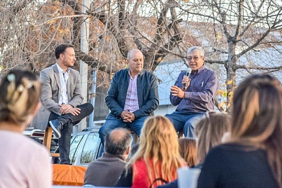El senador Enrico comenzó a recorrer el departamento para presentar su libro "31"