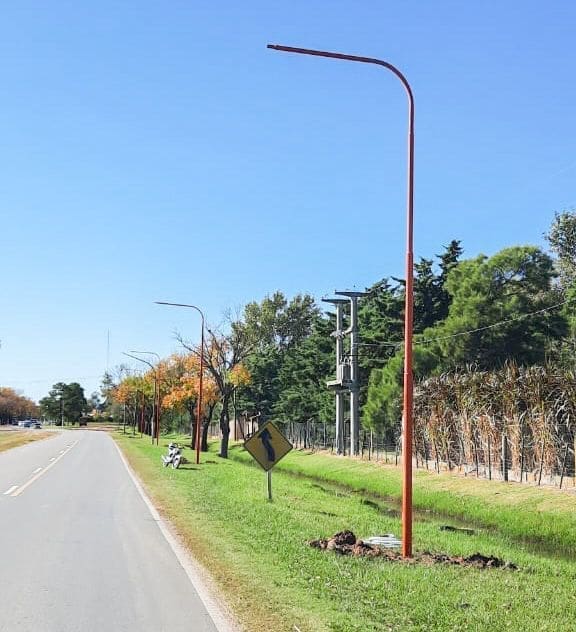Lisandro Enrico: Nuevos pasos en el proyecto de iluminación en el acceso a Sancti Spíritu Lisandro Enrico: Nuevos pasos en el proyecto de iluminación en el acceso a Sancti Spíritu