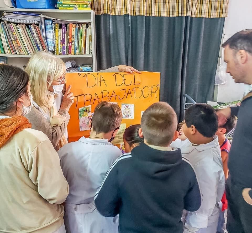 El senador Enrico visitó la "Argentina Chica", Escuela Rural en zona de Christophersen El senador Enrico visitó la "Argentina Chica", Escuela Rural en zona de Christophersen