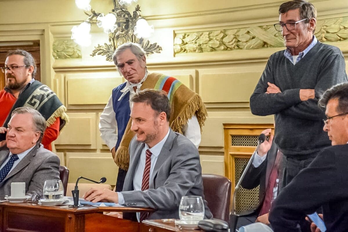 Christophersen se hizo oír en Santa Fe con el proyecto de un poncho santafesino Christophersen se hizo oír en Santa Fe con el proyecto de un poncho santafesino