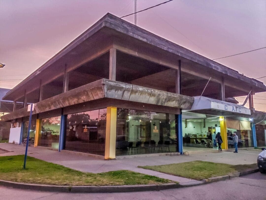 Carreras siempre presente en la agenda del senador Enrico