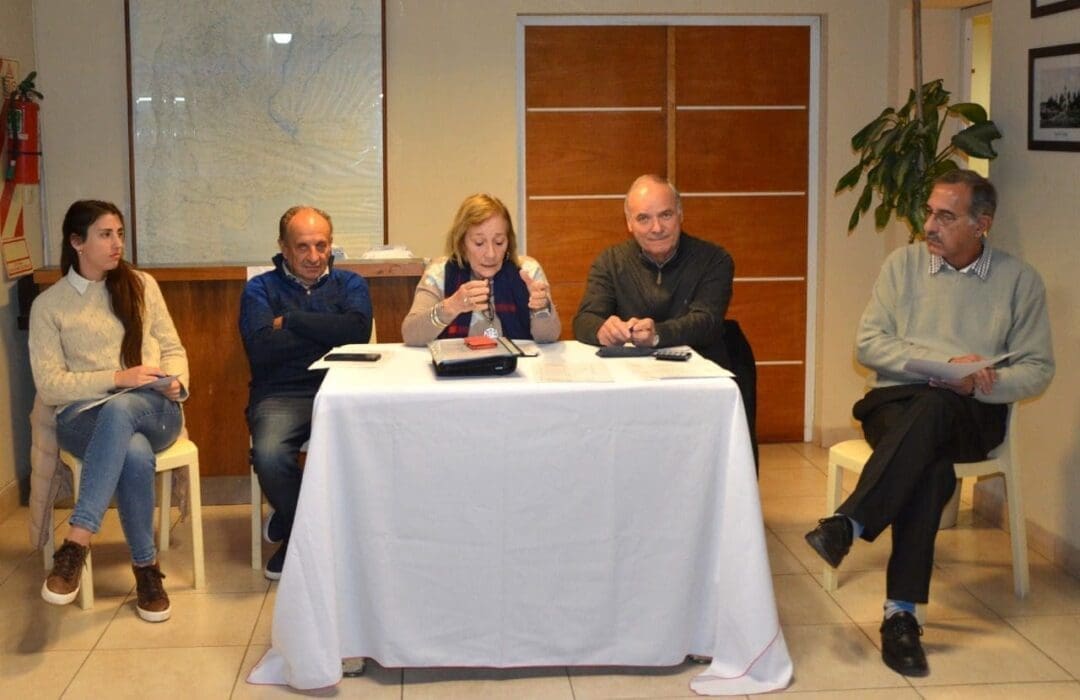 Villa Cañás: El municipio entregó 3.5 millones de pesos correspondientes al FAE