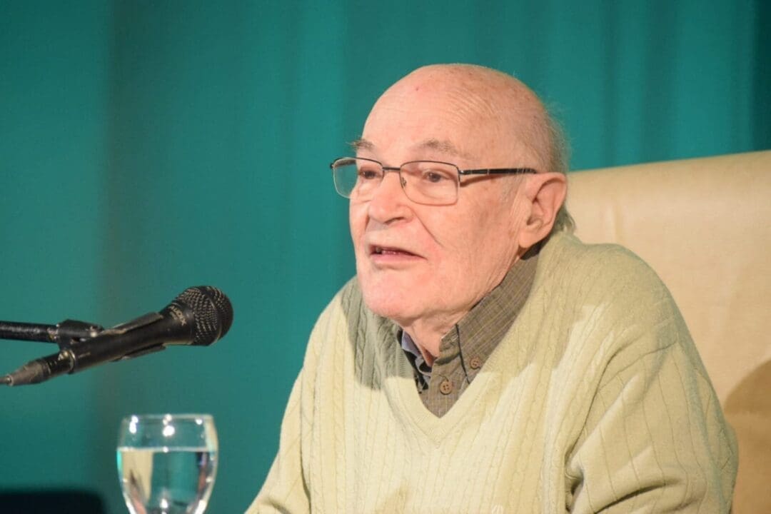 El senador Enrico junto a Carlos Bleynat presentaron el libro "31" en Firmat El senador Enrico junto a Carlos Bleynat presentaron el libro "31" en Firmat