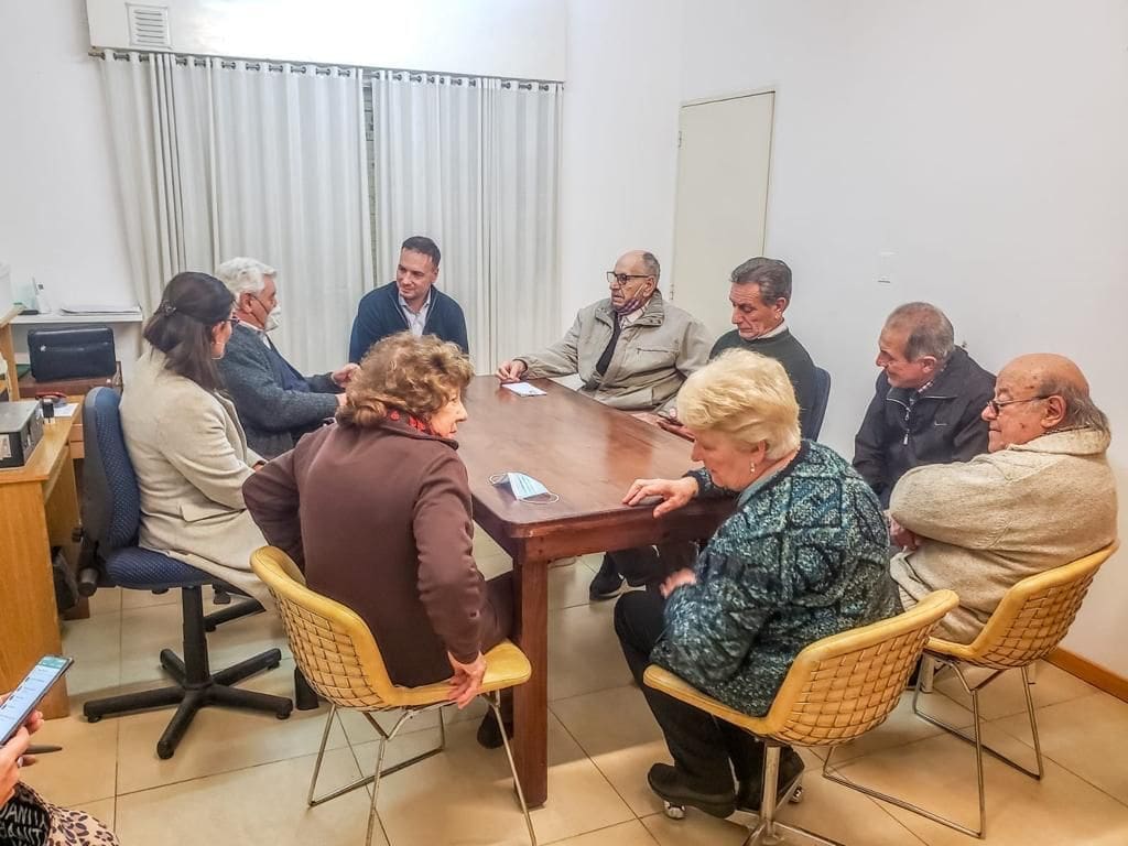 El senador Enrico junto a Carlos Bleynat presentaron el libro "31" en Firmat El senador Enrico junto a Carlos Bleynat presentaron el libro "31" en Firmat